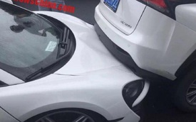 Va chạm trên phố, siêu xe McLaren 570S bị Lexus NX "đè đầu cưỡi cổ"