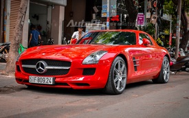 Mercedes-Benz SLS AMG 11,8 tỷ Đồng của tay chơi Bình Định tái xuất trên phố Sài thành