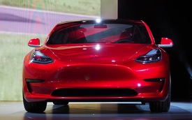 Tesla Model 3 bán vài ngày bằng Porsche "cày" cả năm