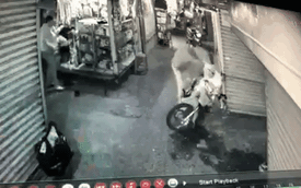 Camera ghi lại cảnh nam thanh niên bị đâm liên tiếp sau va chạm giao thông ở Sài Gòn