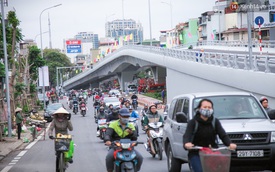 Chùm ảnh: Cầu vượt thép 135 tỷ trên con đường đắt đỏ nhất Thủ đô trước ngày thông xe