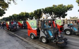 "Siêu xe" tiền tỷ dọn rác trên đường Hà Nội