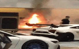 Porsche 911 Turbo cháy trong hầm chứa BMW i8 và Lamborghini Gallardo LP560-4