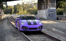 Xem Porsche 911 Turbo giữ thăng bằng trên đường ray xe lửa