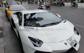 Lamborghini Aventador chính hãng lần đầu dạo phố tại Việt Nam