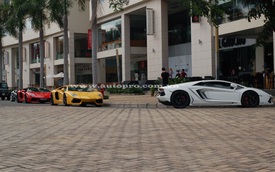 Câu lạc bộ Lamborghini Sài thành lần đầu tiên tụ tập, siêu xe kín một góc phố như ở Dubai