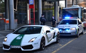 Siêu xe Lamborghini Gallardo "mạo danh" cảnh sát Dubai tại Cộng hòa Séc