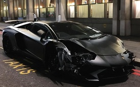 Lamborghini Aventador SV mui trần hư hỏng nặng sau cuộc đua tốc độ trên phố