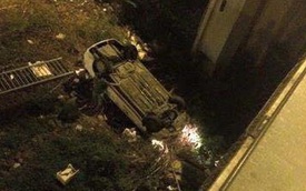 Sài Gòn: Taxi mất lái, tông vào rào chắn, lao xuống cầu chữ Y