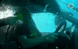 Thực hư chuyện đợi nước ngập trong xe để thoát hiểm khi chìm trong nước