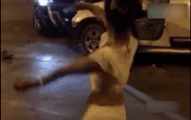 Người phụ nữ nhảy múa cạnh nạn nhân bị ô tô đâm