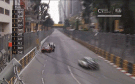 Tai nạn kinh hoàng trên đường đua, Audi R8 LMS trượt bằng nóc về đích