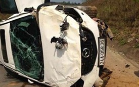 Mazda CX-5 lật trên cao tốc Nội Bài - Lào Cai, một thai phụ tử vong