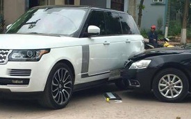 Quảng Ninh: Toyota Camry va chạm xế sang Range Rover trên phố