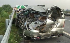 Xe tải tông vào đuôi Toyota Innova trên cao tốc Nội Bài – Lào Cai, 2 người tử vong tại chỗ