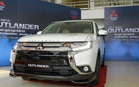 "Noi gương" Honda CR-V, Mitsubishi Outlander hạ giá còn gần 750 triệu Đồng để xả hàng tồn