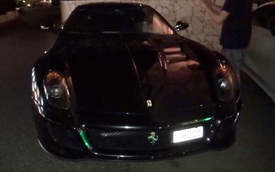 Bắt gặp siêu xe Ferrari 599 GTO của "viên ngọc đen" Lewis Hamilton khoe tiếng pô trong đêm