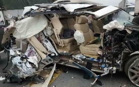 Lexus LX570 bị xé rách sườn xe trên cao tốc Nội Bài - Lào Cai