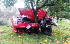 Siêu xe Ferrari 458 Italia đi thuê vỡ toác đầu vì đâm vào gốc cây cam