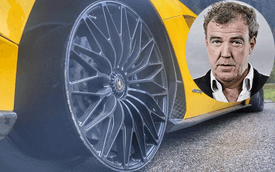 "Mr. Chọc ngoáy" Jeremy Clarkson làm hỏng bánh siêu xe Lamborghini Aventador S