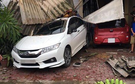 Yên Bái: Honda City do "mợ" cầm lái lùi vào nhà bên đường, bẹp dúm đuôi xe