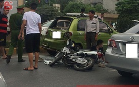 Chạy với tốc độ "bàn thờ", 2 thanh niên lao xe máy vào đuôi ô tô ở hầm chui Thanh Xuân
