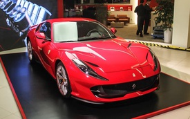 Siêu xe Ferrari 812 Superfast cập bến châu Á với giá 18,4 tỷ Đồng