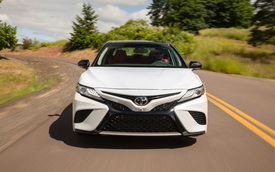 Chi tiết sedan cỡ trung Toyota Camry 2018, giá từ 23.495 USD