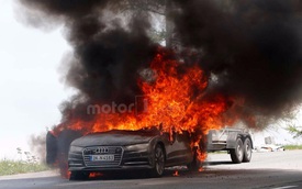 Xe sang Audi A7 2019 bốc cháy ngùn ngụt trên đường thử