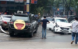 Lào Cai: Xe Mazda đâm Toyota Fortuner và Toyota Vios tại cây xăng
