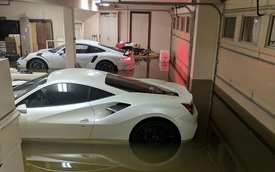 Cặp đôi Ferrari và Porsche tiền tỷ "chết đuối" trong gara sau bão Harvey