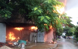 Hà Nội: Cháy lớn tại gara ô tô