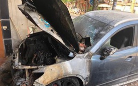 Hà Nội: Mazda CX-5 bị đốt trong đêm