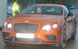 Wayne Rooney đến sân tập bằng xe sang Bentley Continental GT Speed mới