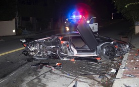 Siêu xe Lamborghini Aventador của ca sỹ Chris Brown bị phá nát trong tai nạn