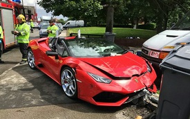 Nam thanh niên chắc hẳn đã ngượng chín mặt vì lái Lamborghini ở tốc độ thấp mà vẫn gây tai nạn
