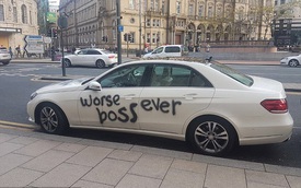 Nhân viên bất mãn viết bậy lên chiếc Mercedes-Benz E-Class của sếp cũ