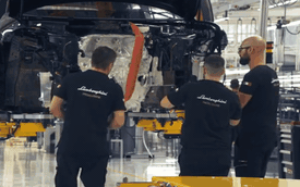 Bên trong dây chuyền sản xuất siêu SUV Lamborghini Urus