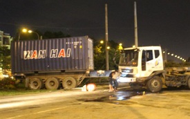 Xe container lạc tay lái ở Sài Gòn, nhiều người thoát chết trong gang tấc