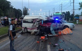 Ô tô chở khách đối đầu xe bán tải tại Thái Lan khiến 2 phụ nữ Việt thiệt mạng