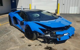 "Siêu bò" Lamborghini Aventador SV Roadster mới chạy hơn 100 km đã gặp nạn