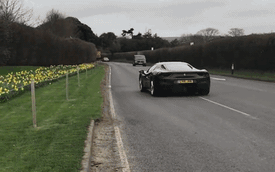 Ferrari 488 GTB "đảo như rang lạc", suýt gây tai nạn nghiêm trọng