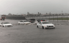 3 chiếc BMW "chết đứng" trong khi Audi A6 Quattro lội nước như tàu ngầm