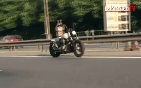 Câu chuyện đằng sau chiếc mô tô "ma" không người lái chạy trên đường cao tốc Paris