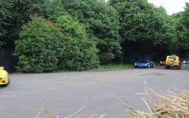 Xem loạt siêu xe "khủng" biểu diễn "đốt lốp" tại Goodwood 2017