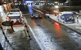 Video chiếc Honda City bị đối tượng người Trung Quốc ăn trộm tông gãy thanh chắn trạm thu phí tại Cần Thơ