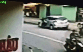 Video ô tô mở cửa khiến cô gái đi xe máy ngã ra đường, bị xe buýt cán tử vong tại Bình Dương
