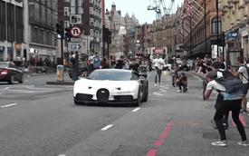 Bugatti Chiron cùng dàn siêu xe "khủng" của các đại gia Ả Rập "náo loạn" tại London