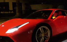 Xem Tuấn Hưng cầm lái siêu xe Ferrari 488 GTB biển đẹp mới tậu trên phố Hà thành