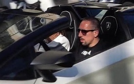Xem sao bóng đá Franck Ribéry lái Lamborghini Aventador SV Roadster mới tậu